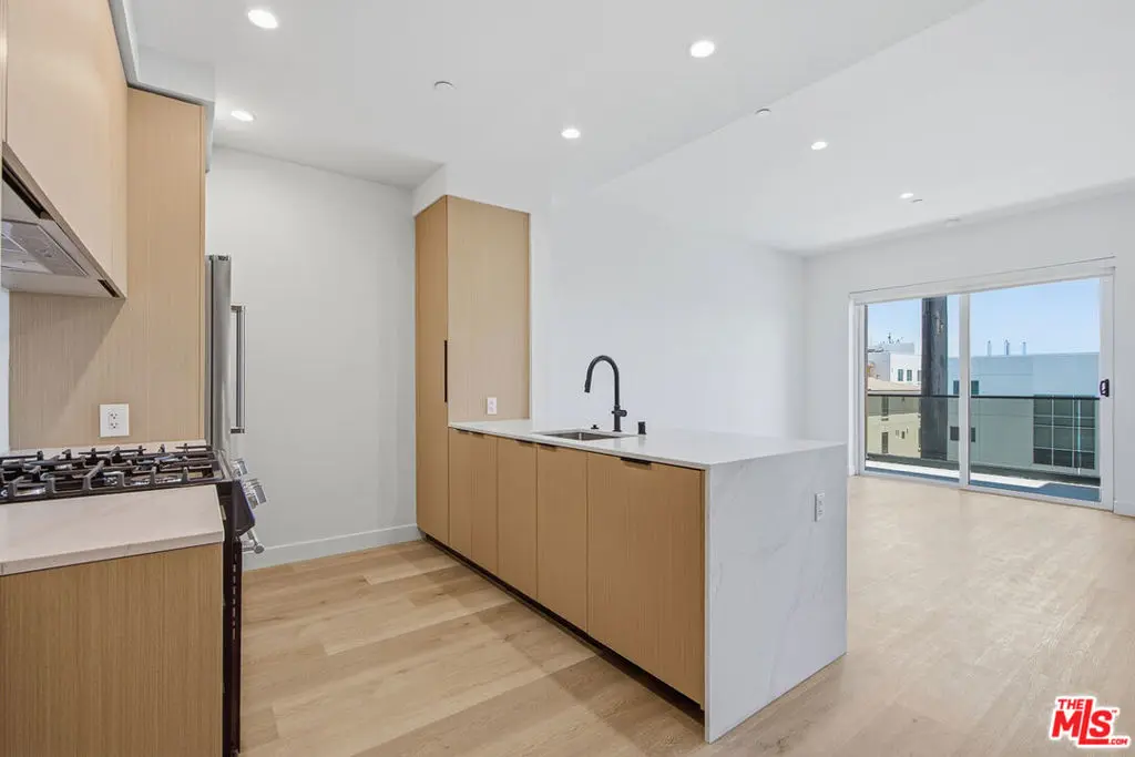 Condominium for rent at 3555 Overland Avenue 406, Los Angeles, CA featuring 1 bed and 1 bath