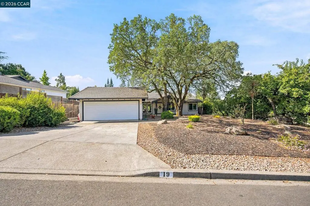 19 Inverness Dr, Napa, CA — listing photo 1
