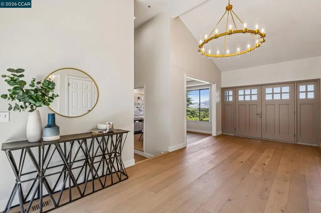 Single Family Residence for sale at 6 Tanglewood Lane, Lafayette, CA featuring 5 beds and 5 baths