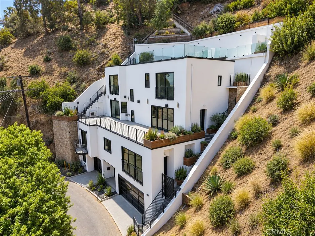 8633 Hollywood, Los Angeles, CA — listing photo 1