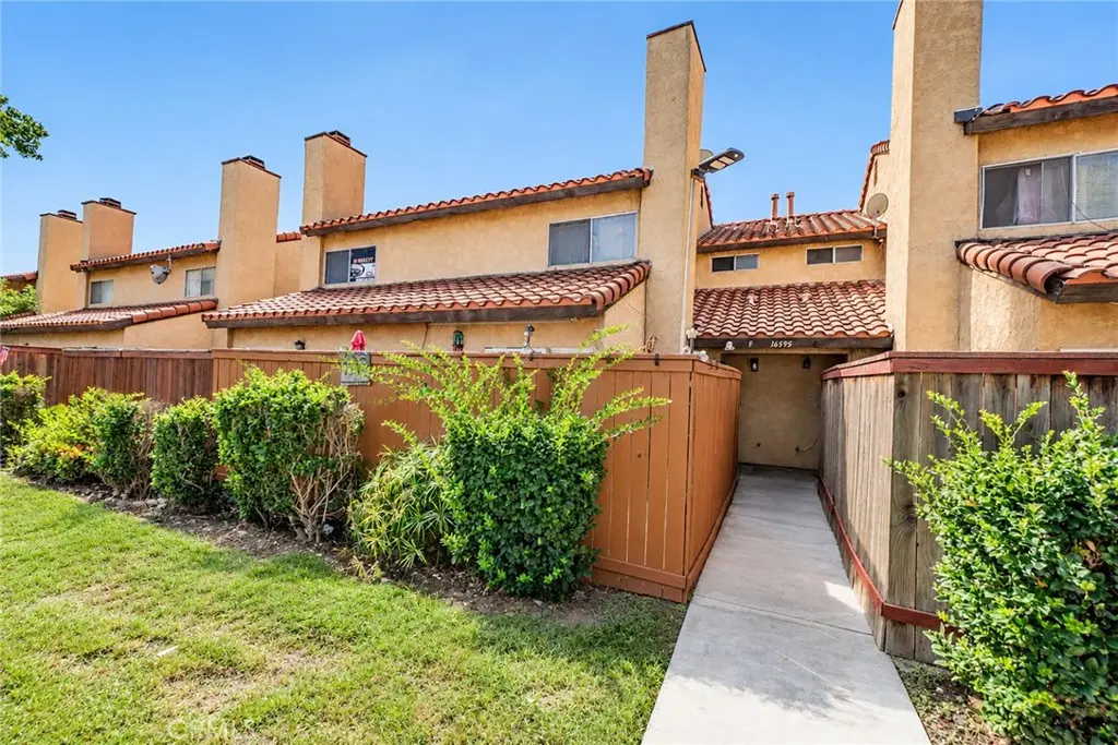 Condominium for sale at 16595 Upland F, Fontana, CA featuring 3 beds and 3 baths