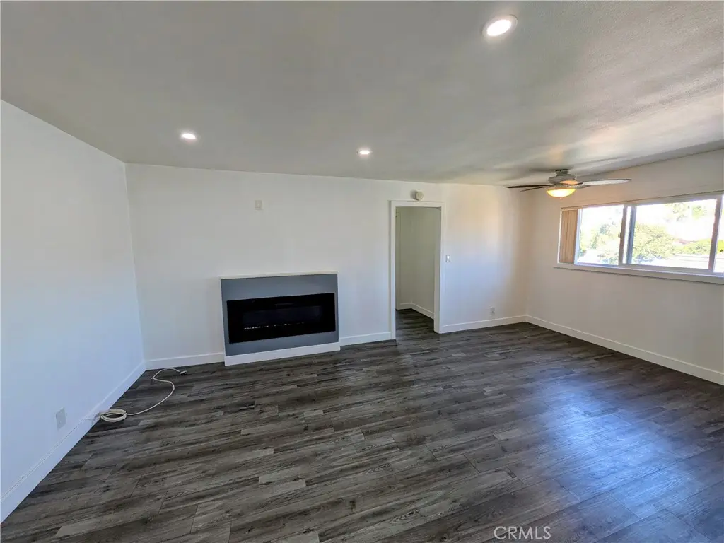 Apartment for rent at 1708 Pine Avenue 14, Long Beach, CA featuring 2 beds and 1 bath