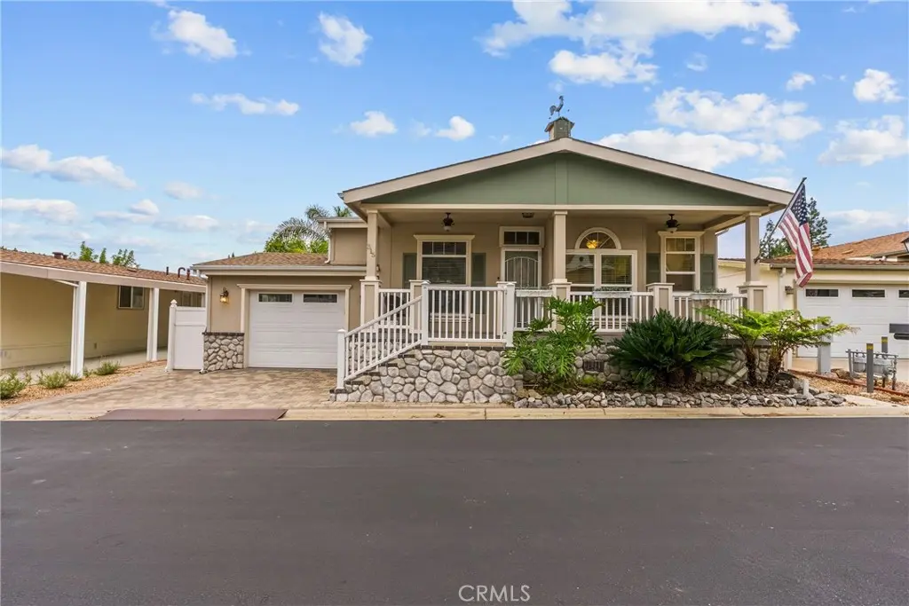 15455 Glenoaks Boulevard 315, Sylmar, CA — listing photo 1