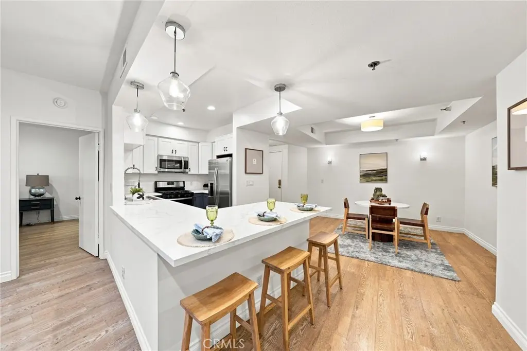 2222 N Beachwood Drive 105, Los Angeles, CA — listing photo 1