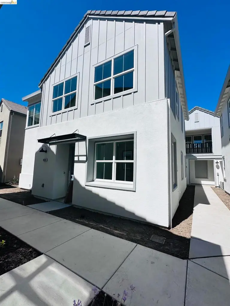 Single Family Residence for rent at 2592 Night Bloom Way, Lathrop, CA featuring 4 beds and 3 baths