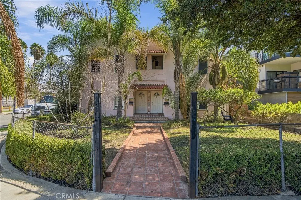 Quadruplex for sale at 846 N Harvard Boulevard, Los Angeles, CA