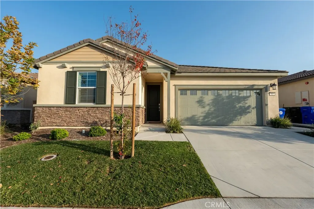565 Hudson Way, Rialto, CA — listing photo 1