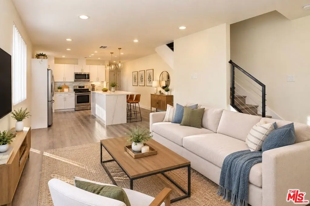 Condominium for rent at 2121 S Burnside Avenue 2123 1/2, Los Angeles, CA featuring 5 beds and 4 baths