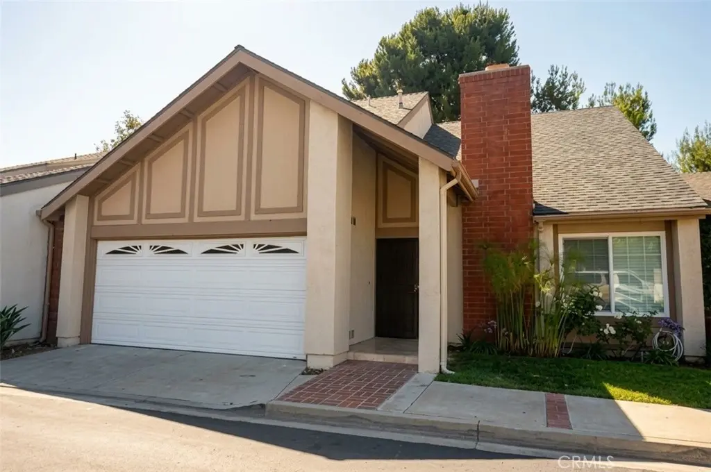 Single Family Residence for rent at 8 Monarch, Irvine, CA featuring 4 beds and 3 baths