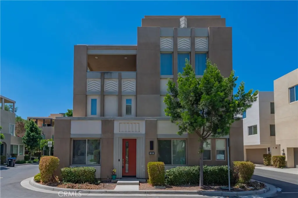 Condominium for rent at 309 Carmine, Irvine, CA featuring 3 beds and 3 baths