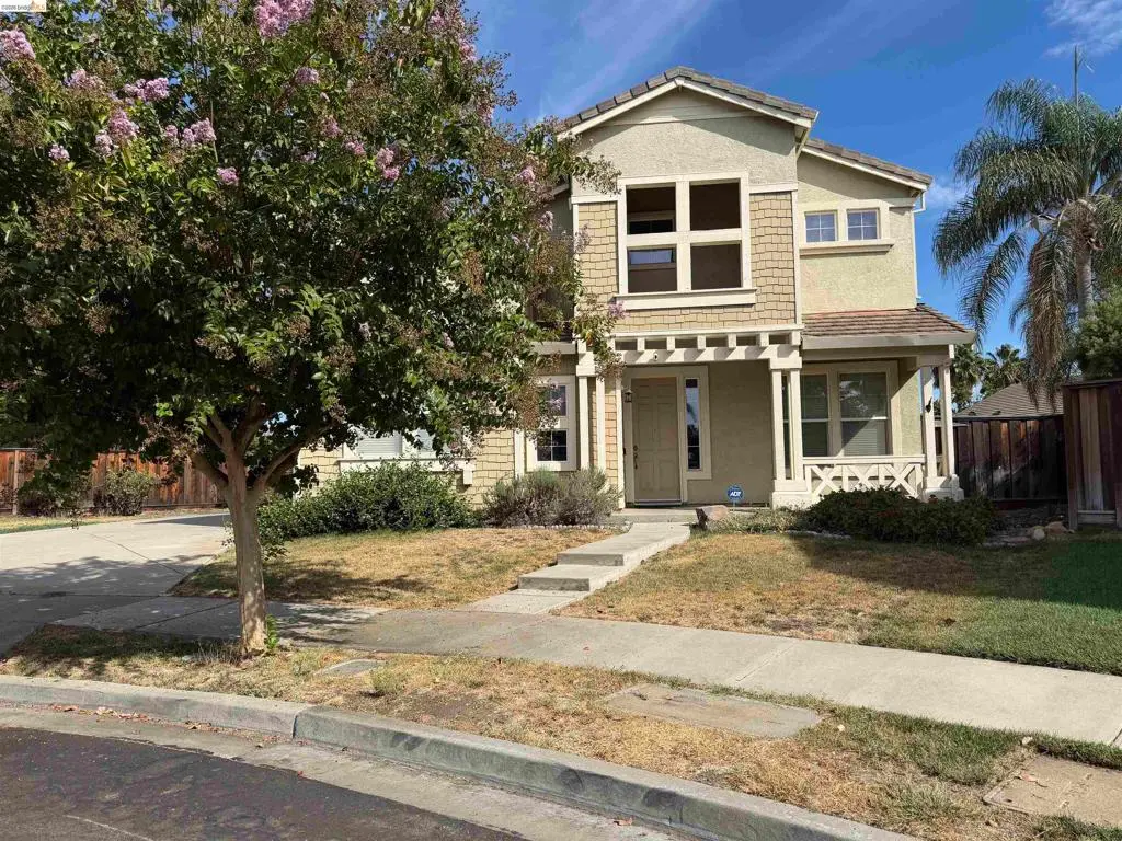 Single Family Residence for sale at 140 Treadwell Ct, Brentwood, CA featuring 3 beds and 3 baths