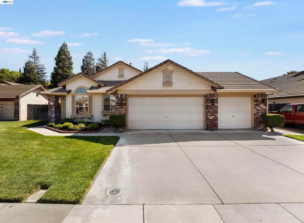 Single Family Residence for sale at 534 Reisling Ct, Manteca, CA featuring 4 beds and 2 baths
