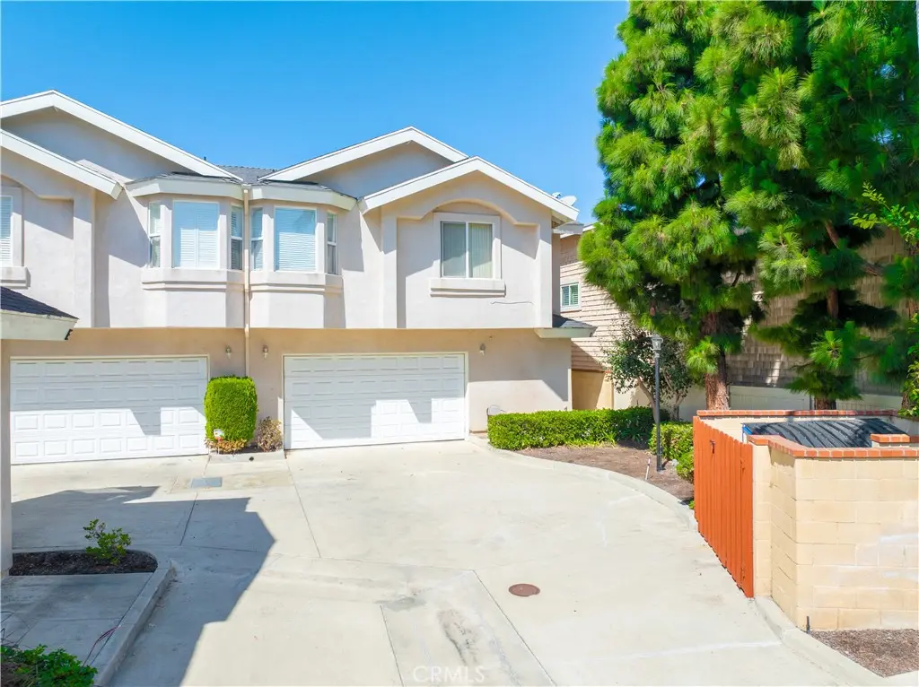 2239 Pacific Avenue C, Costa Mesa, CA — listing photo 1