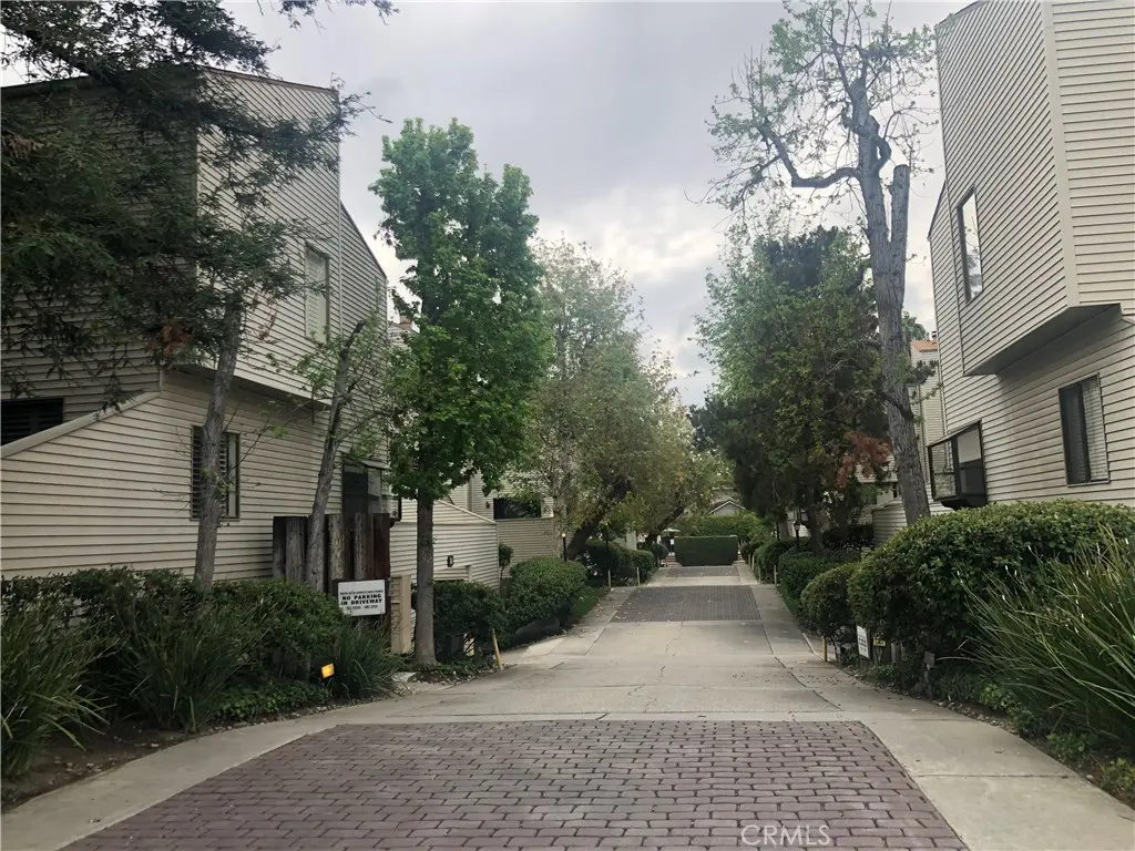 Townhouse for rent at 762 W Naomi Avenue B, Arcadia, CA featuring 2 beds and 3 baths