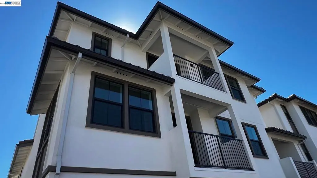 Residential Lease for rent at 218 Church St, Livermore, CA featuring 2 beds and 3 baths