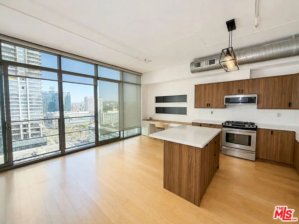 Condominium for sale at 1100 S Hope Street 1510, Los Angeles, CA featuring 1 bed and 1 bath