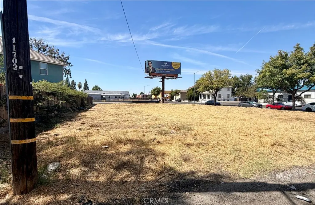 46610332 Divisadero, Fresno, CA — listing photo 1