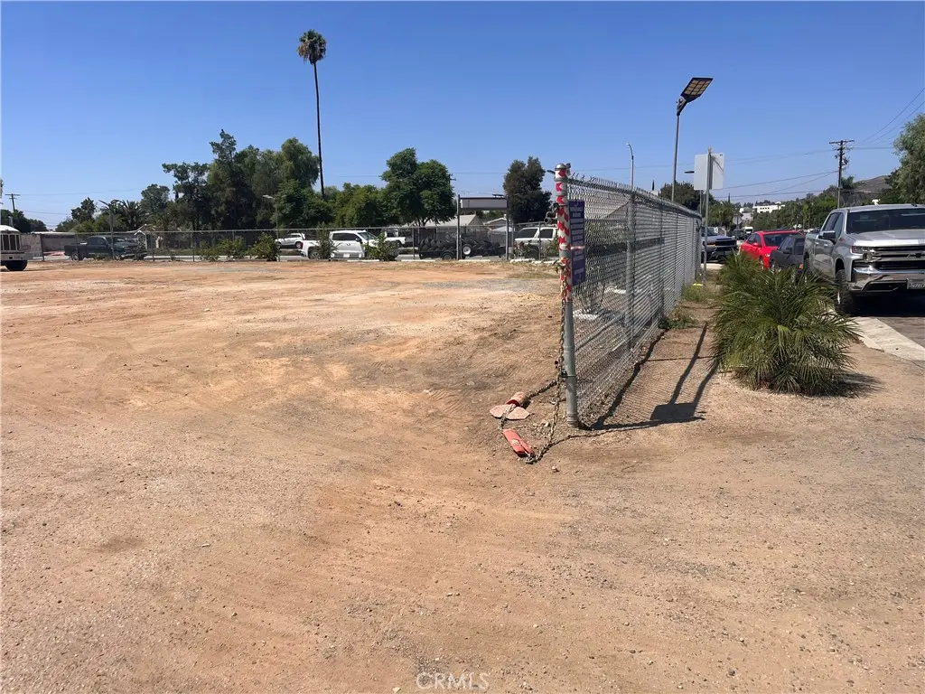 13700 Magnolia, Corona, CA — listing photo 1