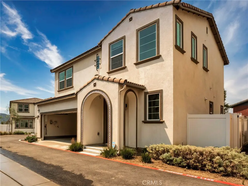 Single Family Residence for rent at 40467 Birchfield, Temecula, CA featuring 3 beds and 3 baths