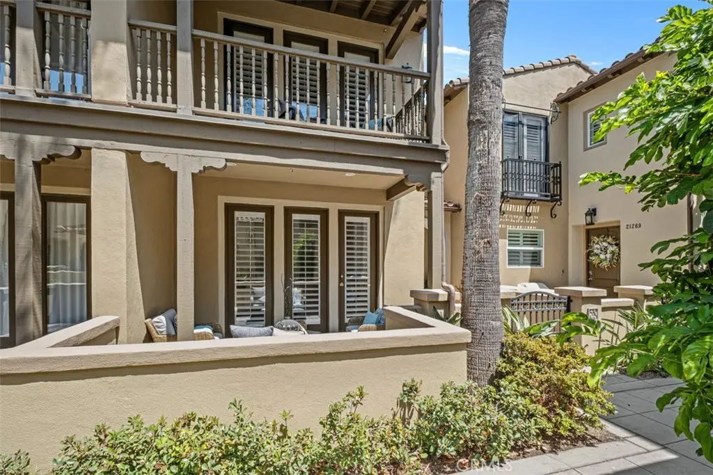 21265 Baeza Circle, Huntington Beach, CA — listing photo 1