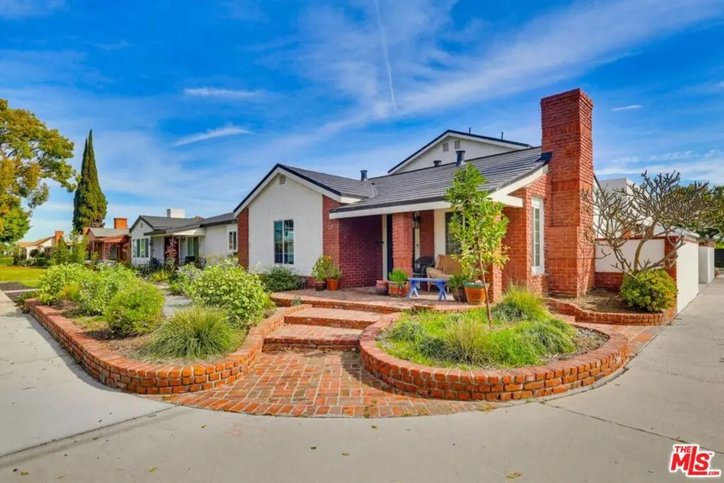 Single Family Residence for rent at 2200 Easy Avenue, Long Beach, CA featuring 4 beds and 2 baths