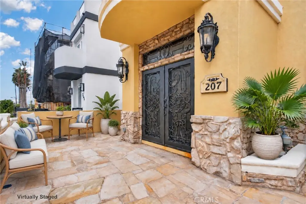 207 18th Street, Huntington Beach, CA — listing photo 1