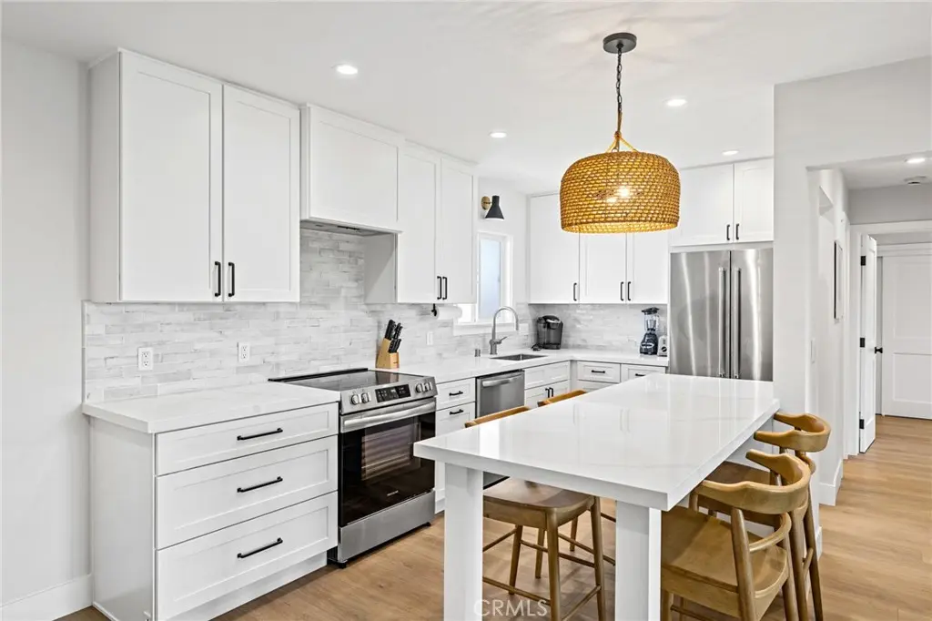 Condominium for rent at 15 15th Street 19, Hermosa Beach, CA featuring 2 beds and 2 baths