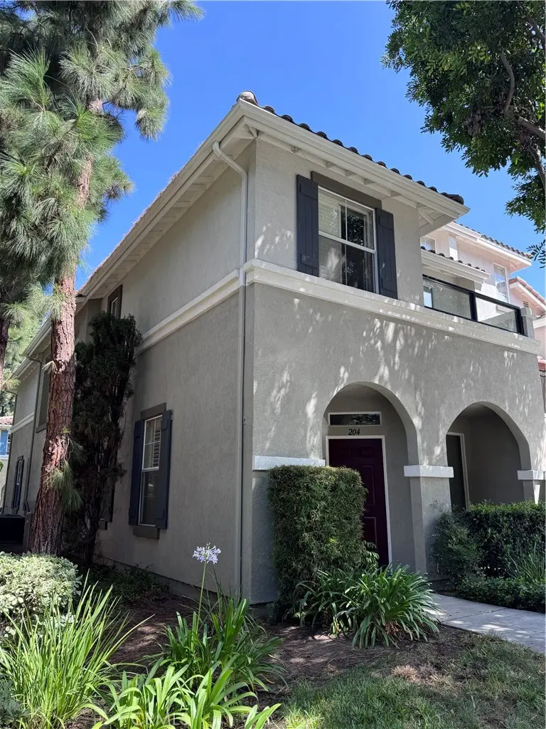 Condominium for rent at 204 Falcon, Irvine, CA featuring 2 beds and 3 baths