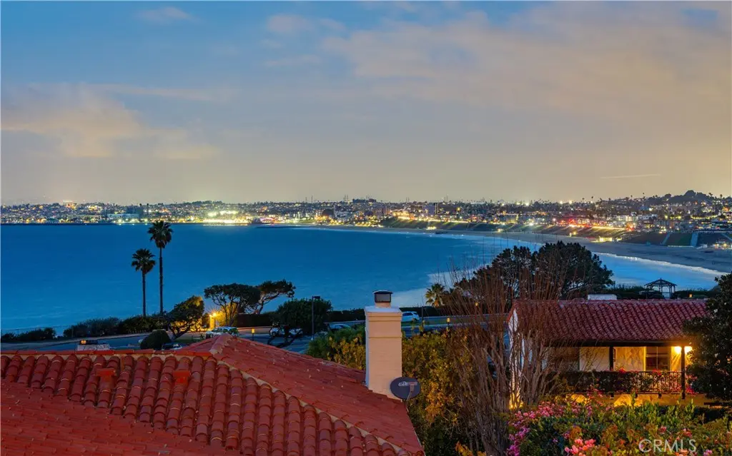 Single Family Residence for rent at 417 Via Almar, Palos Verdes Estates, CA featuring 4 beds and 3 baths