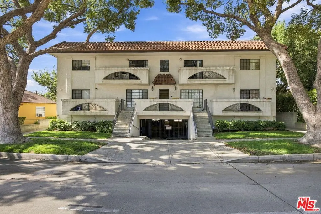 1544 N Edison Boulevard, Burbank, CA — listing photo 1