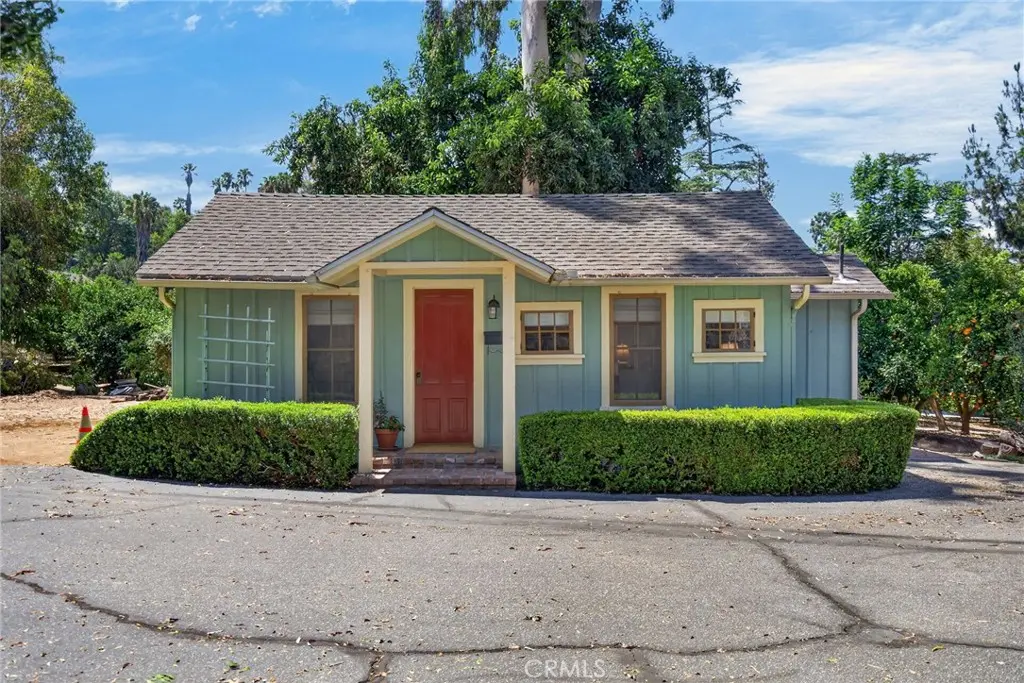 Single Family Residence for rent at 6190 Hawarden B, Riverside, CA featuring 1 bed and 1 bath
