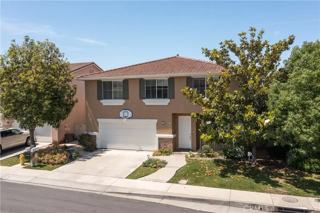Single Family Residence for rent at 14 Monument, Irvine, CA featuring 5 beds and 3 baths