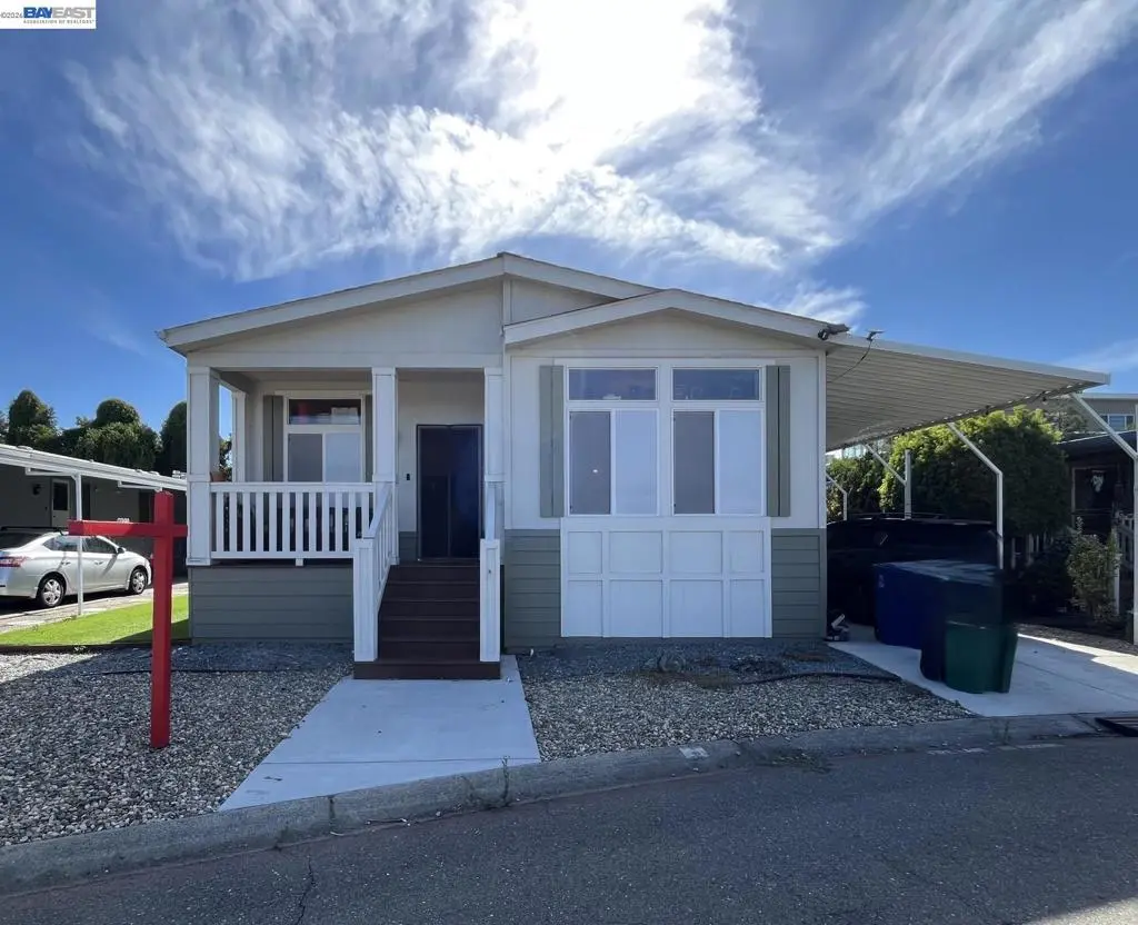 Manufactured In Park for sale at 2702 Pueblo Creek, Hayward, CA featuring 3 beds and 2 baths