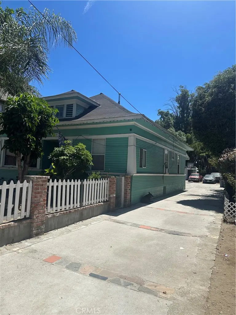 Single Family Residence for sale at 516 E 23rd, Los Angeles, CA featuring 2 beds and 1 bath