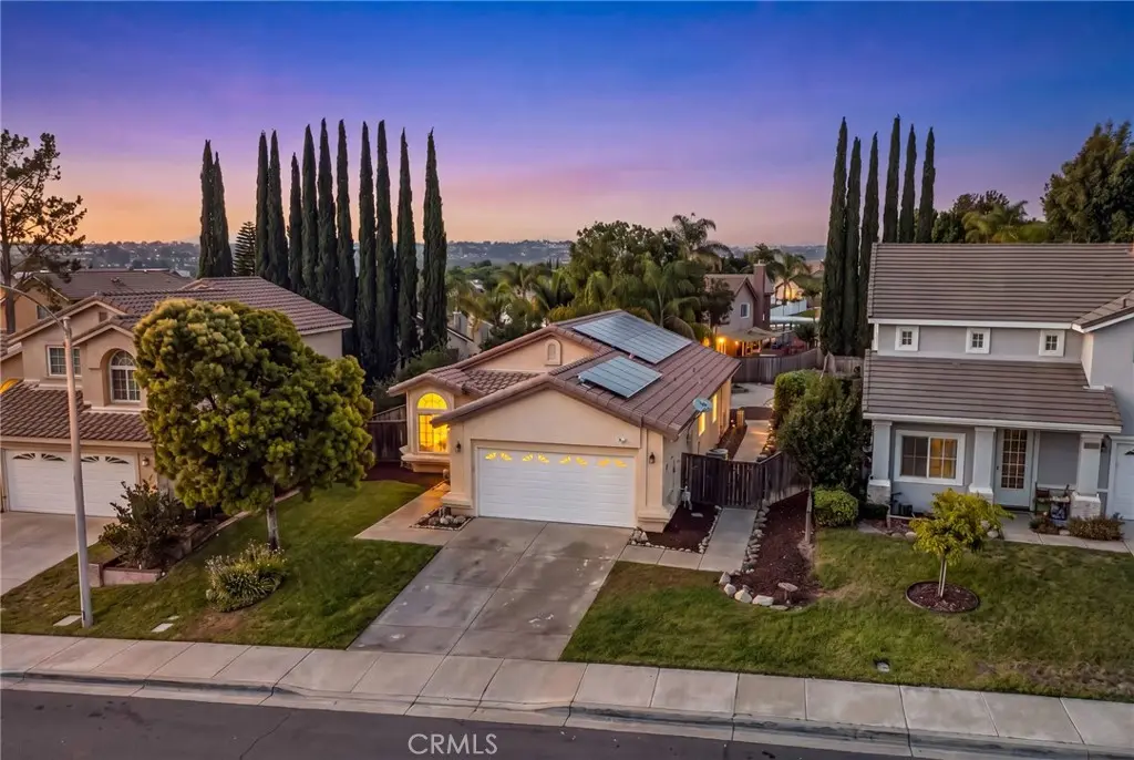 Single Family Residence for rent at 33298 Avenida Bicicleta, Temecula, CA featuring 3 beds and 2 baths