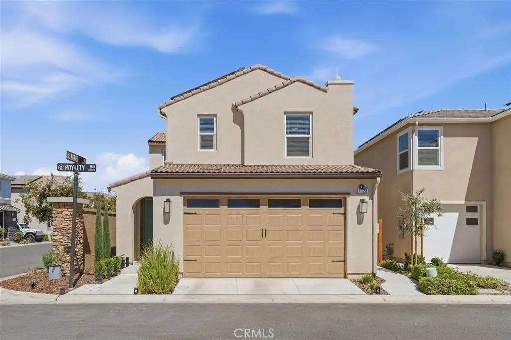 1123 Royalty W, Madera, CA — listing photo 1
