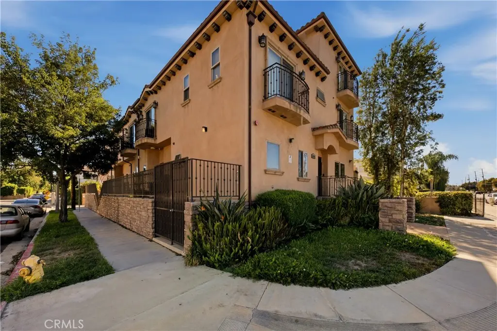 14702 Magnolia Boulevard 105, Sherman Oaks, CA — listing photo 1