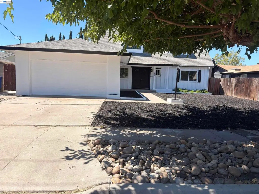 Single Family Residence for sale at 1859 Lynwood Dr, Concord, CA featuring 4 beds and 3 baths