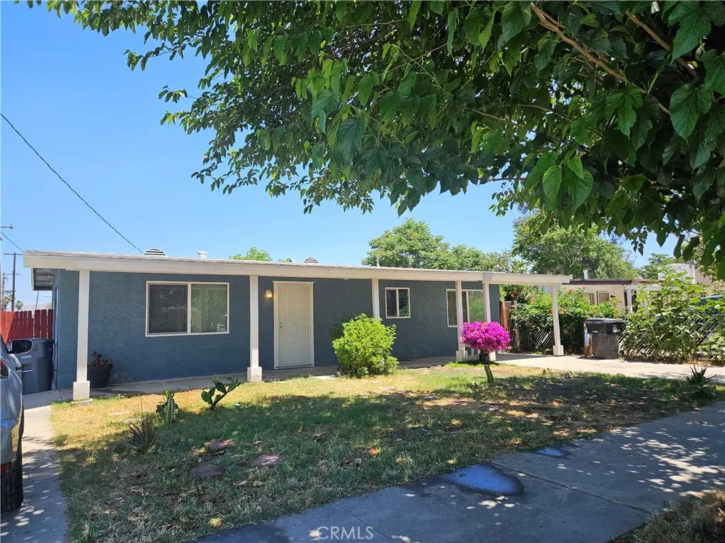 Single Family Residence for rent at 712 E Whittier, Hemet, CA featuring 2 beds and 2 baths