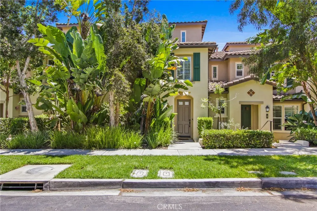 Condominium for rent at 80 Vermillion, Irvine, CA featuring 2 beds and 2 baths