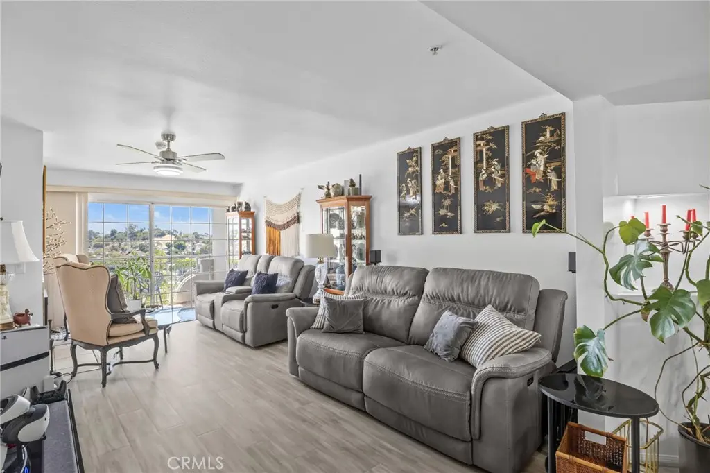 4755 Templeton St 2215, Los Angeles, CA — listing photo 1