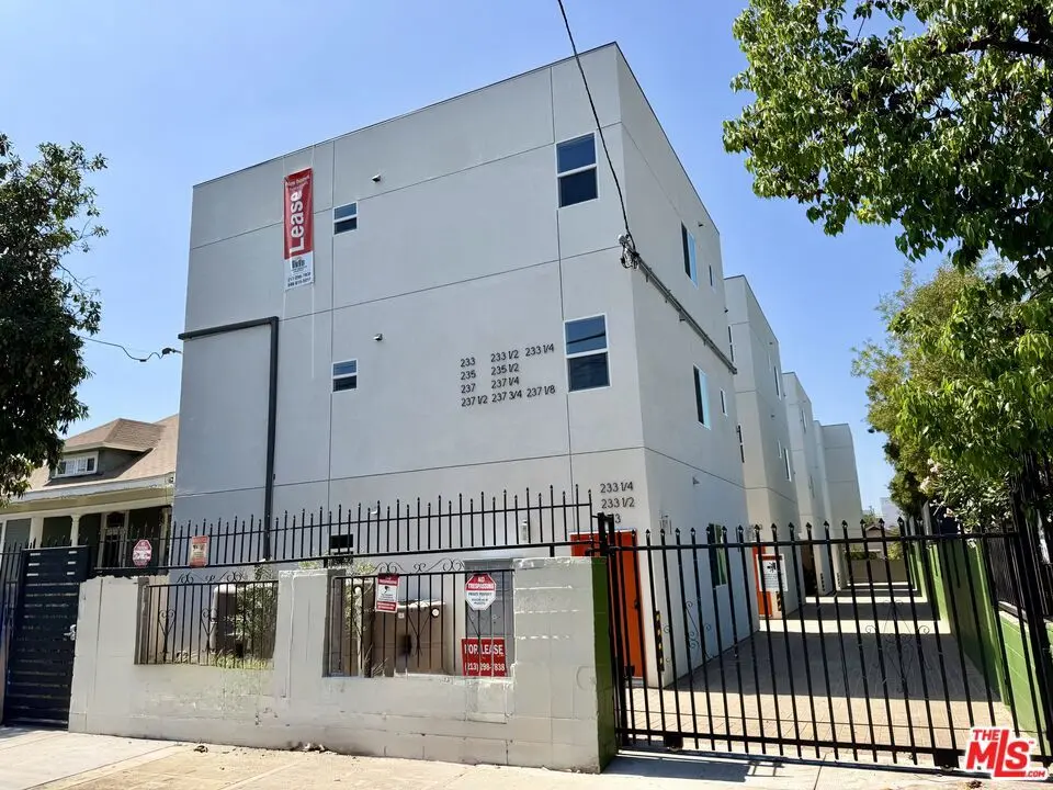 Condominium for rent at 233 1/2 N Chicago Street 233 1/2, Los Angeles, CA featuring 2 beds and 2 baths