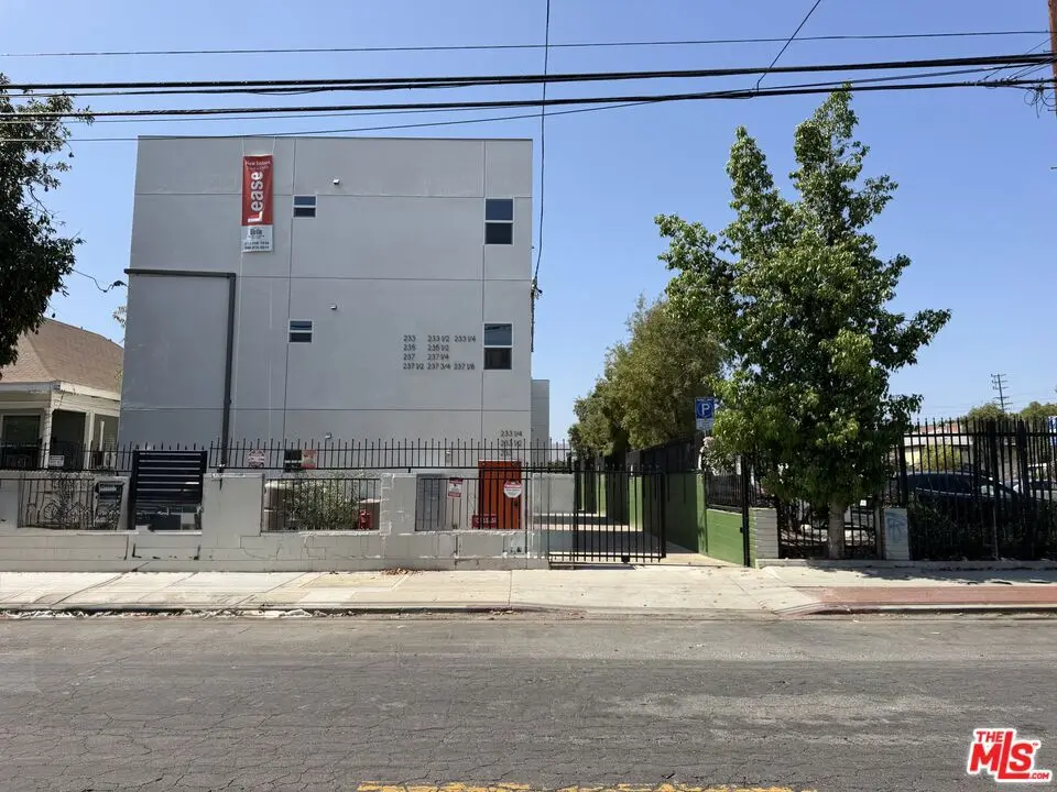 Condominium for rent at 235 1/2 N Chicago Street 235 1/2, Los Angeles, CA featuring 2 beds and 2 baths