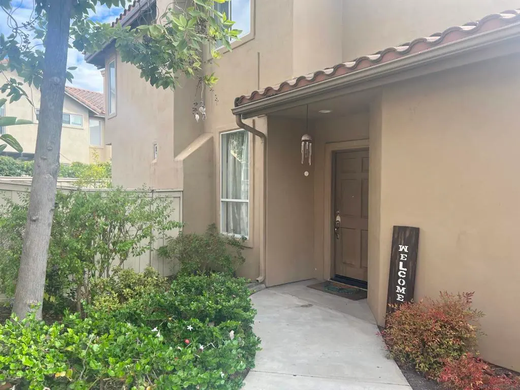 Residential Lease for rent at 2177 Lago Ventana, Chula Vista, CA featuring 3 beds and 3 baths