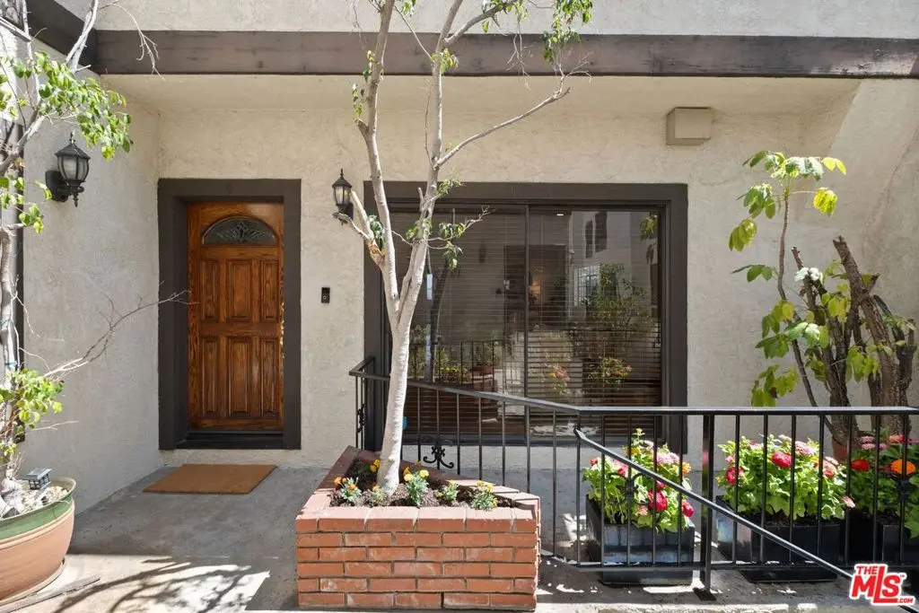 4338 Gentry Avenue 4, Studio City, CA — listing photo 1