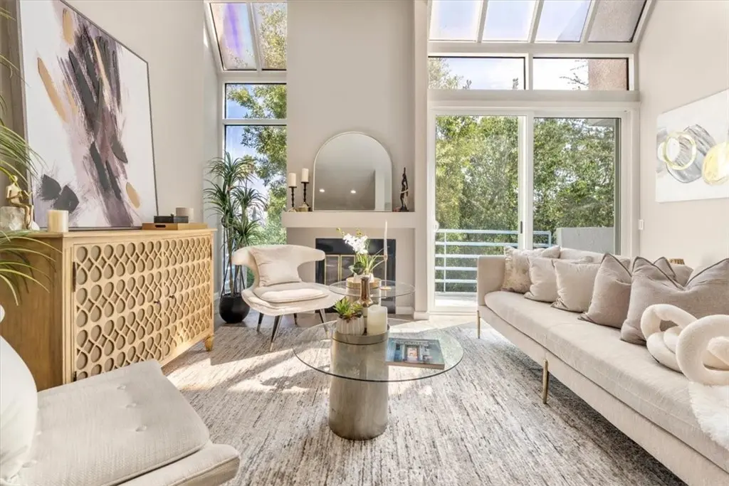 5151 Balboa 303, Encino, CA — listing photo 1