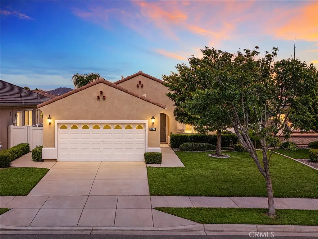 Single Family Residence for sale at 5354 Corte Cercado, Hemet, CA featuring 2 beds and 2 baths