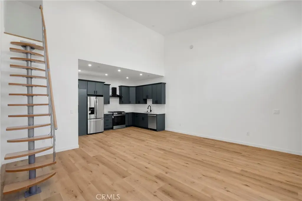 22920 Califa Street B, Woodland Hills, CA — listing photo 1