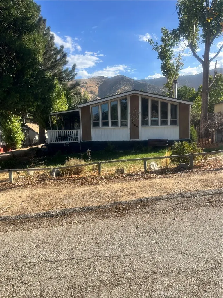 Residential Lease for rent at 820 Yosemite, Lebec, Kern County, CA featuring 3 beds and 2 baths