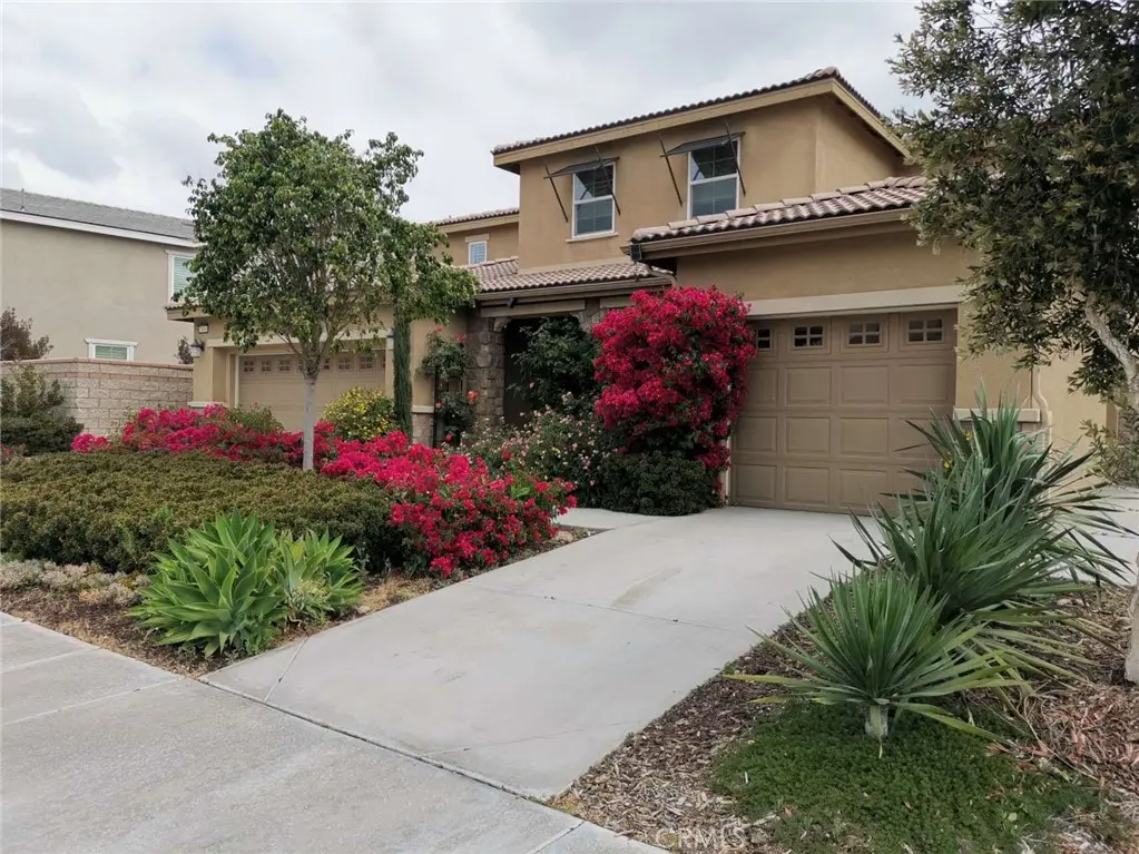 Duplex for rent at 7008 Jetty Court, Jurupa Valley, CA featuring 2 beds and 1 bath